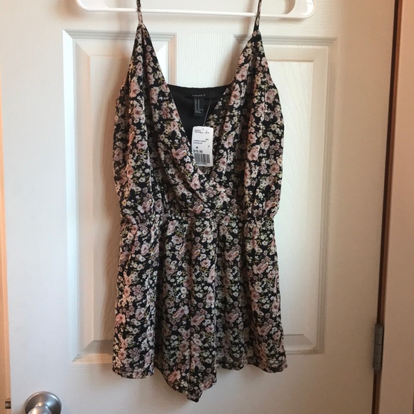 Forever 21 Other - Floral romper medium NWT